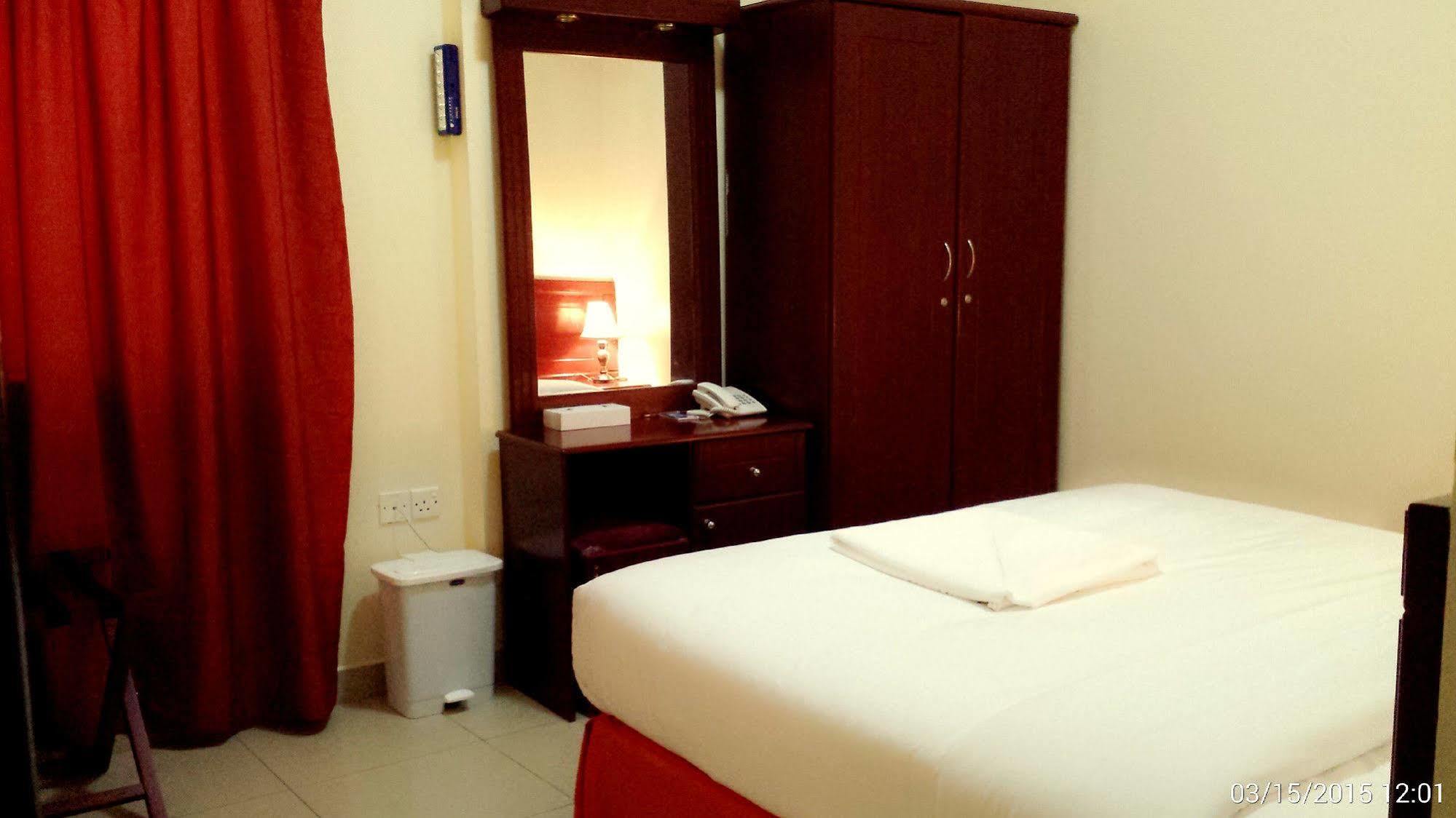 Al Reem Hotel Apartments Шарджа Екстер'єр фото