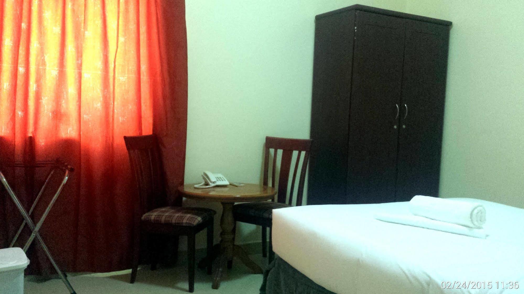 Al Reem Hotel Apartments Шарджа Екстер'єр фото